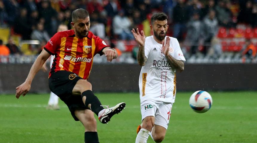 Kayserispor, Antalyaspor'u 3 golle devirdi, yenilmezlik serisini 7 maça çıkarttı