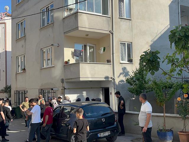 ‘Çöp atma’ tartışması kılıç ve sopalı kavgaya dönüştü: 3 yaralı