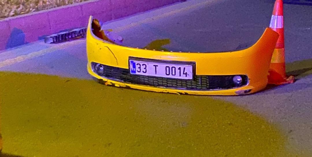 Kontrolden çıkan taksi elektrik direğine çarptı! 2 kişi hayatını kaybetti 1