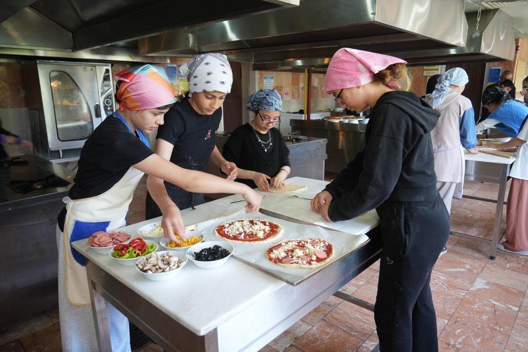Beceri atölyesi açıldı! Öğrenciler mesleklerle erken yaşta tanışıyor: "Gelecekte ona göre bir bölüm seçmeyi planlıyoruz"  4