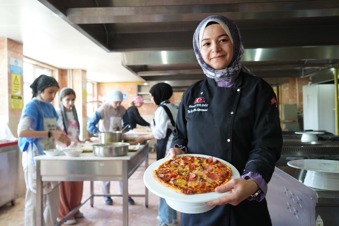 Beceri atölyesi açıldı! Öğrenciler mesleklerle erken yaşta tanışıyor: "Gelecekte ona göre bir bölüm seçmeyi planlıyoruz"  6