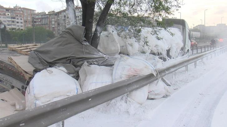 Yer: İstanbul! Her yer beyaza büründü: Kaza vatandaşlara zor anlar yaşattı... G4