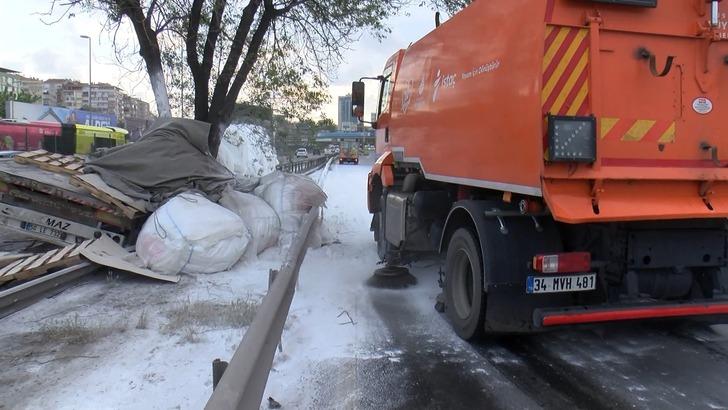 Yer: İstanbul! Her yer beyaza büründü: Kaza vatandaşlara zor anlar yaşattı... G2