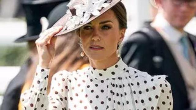 Kate Middleton neden sürekli eski kıyafetlerini giyiyor?