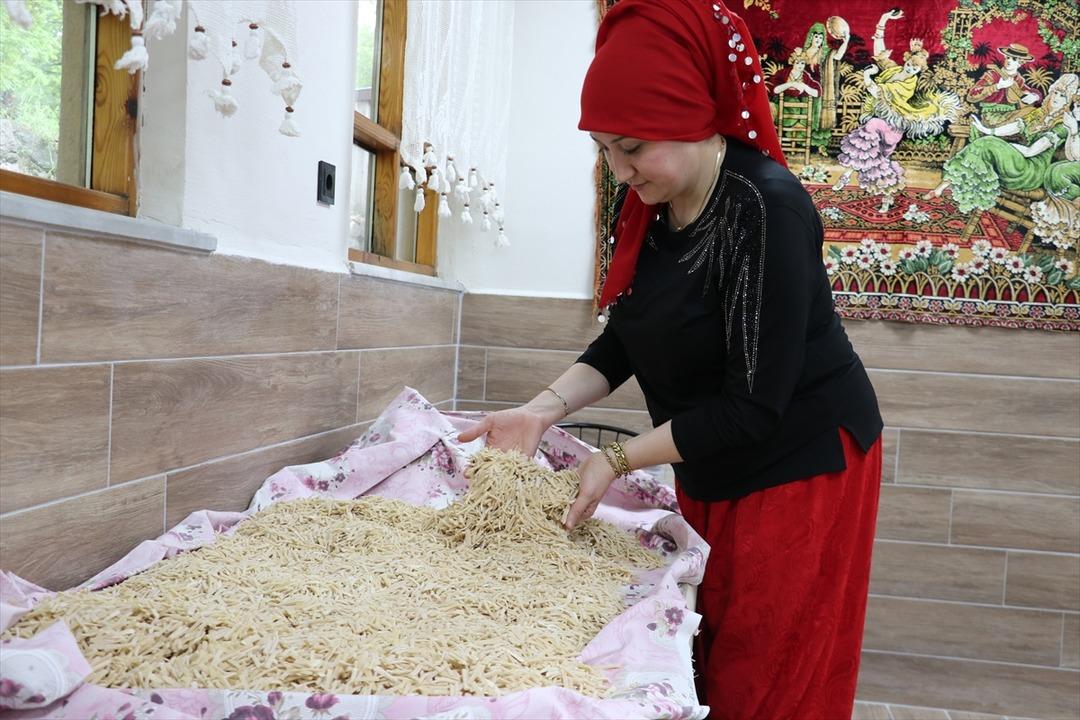 AA-20250513-37932846-37932833-BURSADA_DOGUP_BUYUDUKLERI_MAHALLEDE_KOOPERATIF_KURAN_KADINLAR_KAFE_ISLETIYOR