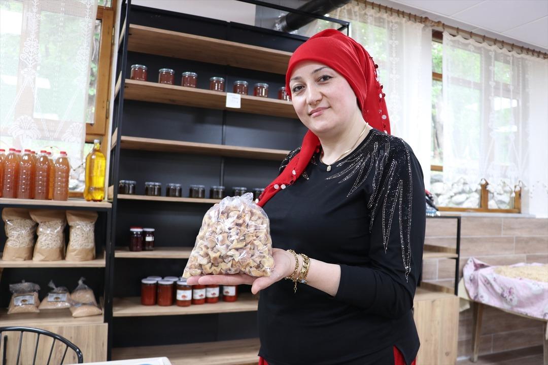 AA-20250513-37932846-37932836-BURSADA_DOGUP_BUYUDUKLERI_MAHALLEDE_KOOPERATIF_KURAN_KADINLAR_KAFE_ISLETIYOR