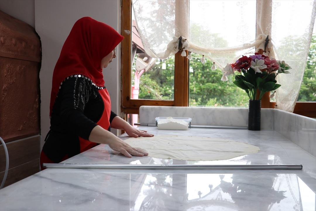 AA-20250513-37932846-37932837-BURSADA_DOGUP_BUYUDUKLERI_MAHALLEDE_KOOPERATIF_KURAN_KADINLAR_KAFE_ISLETIYOR