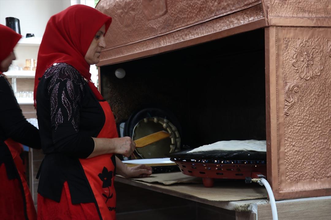 AA-20250513-37932846-37932838-BURSADA_DOGUP_BUYUDUKLERI_MAHALLEDE_KOOPERATIF_KURAN_KADINLAR_KAFE_ISLETIYOR