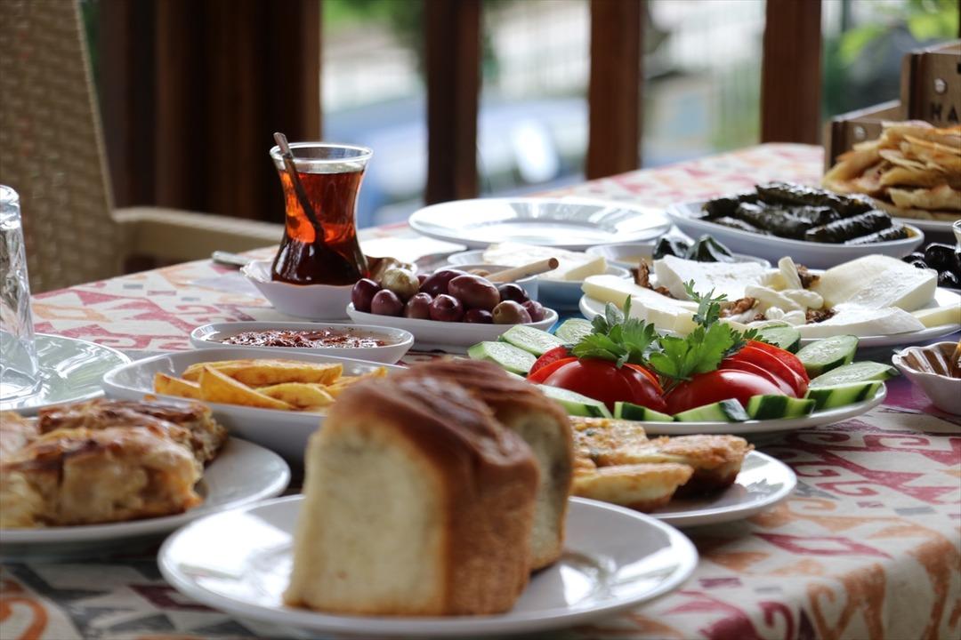 AA-20250513-37932846-37932840-BURSADA_DOGUP_BUYUDUKLERI_MAHALLEDE_KOOPERATIF_KURAN_KADINLAR_KAFE_ISLETIYOR