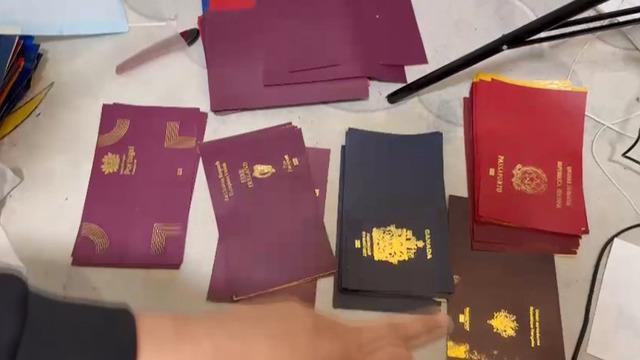 Merdiven altı vize, pasaport ve oturum izni... İstanbul'un göbeğinde suç makinesi çıktılar!