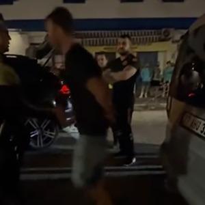 Dövülmek için yalvaran sürücü polislere güçlük çıkarttı