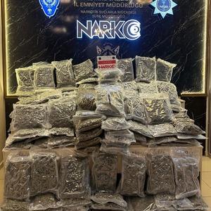 Hepsini 'Carlos' buldu! TIR'lardan 128 kilo uyuşturucu çıktı