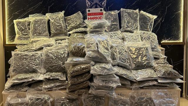 Hepsini 'Carlos' buldu! TIR'lardan 128 kilo uyuşturucu çıktı