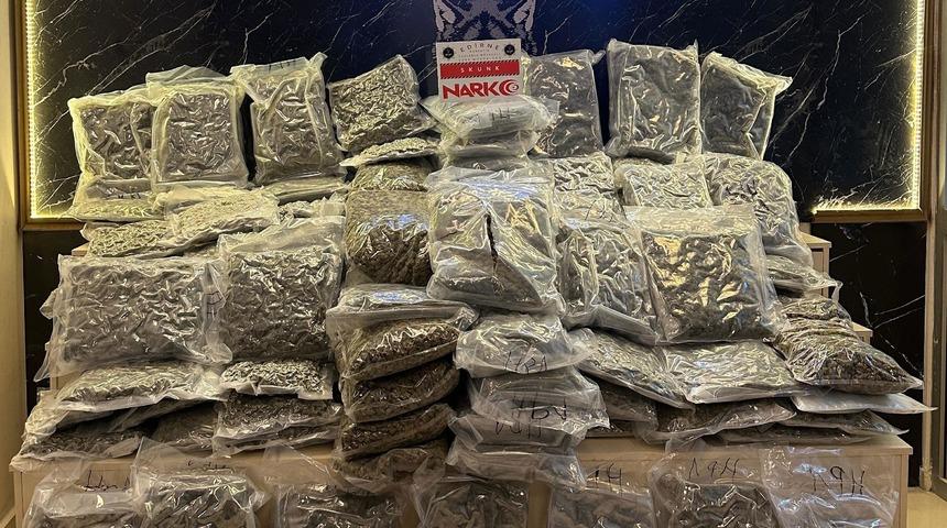 Hepsini 'Carlos' buldu! TIR'lardan 128 kilo uyuşturucu çıktı