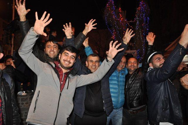 Fenerbahçe galibiyeti Beşiktaşlıları Kars’ta sokağa döktü