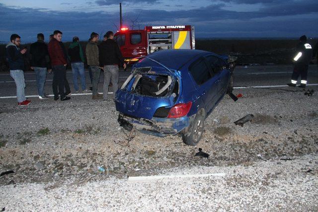 Konya’da otomobil elektrik direğine çarptı: 3 yaralı
