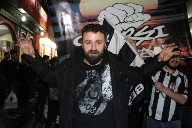 Beşiktaş Çarşı Van Derneği’nin derbi sevinci