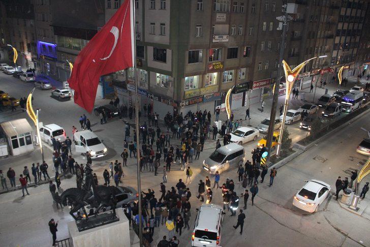 Hakkari’de halaylı Beşiktaş kutlaması