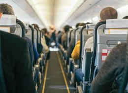 Uçuşlarda yeni düzenleme! Bu hatayı yapan yolculara para cezası var, kabin memurunun yeni görevi belli oldu