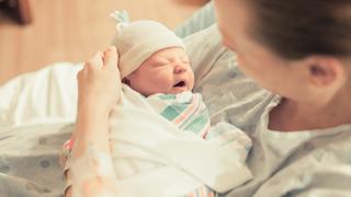 Hamile kardeşi için isim listesi hazırladı, aile birbirine girdi! Bebeğine öyle bir isim koydu ki...