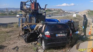 Kontrolden çıkan otomobil sondaj makinesine çarptı! Anne ve oğlu hayatını kaybetti