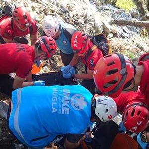 Muğla'da kayalıklara düşen Alman paraşütçü, hayatını kaybetti