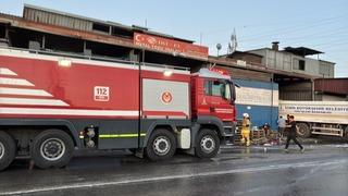 İzmir'de geri dönüşüm tesisinde çıkan yangın söndürüldü