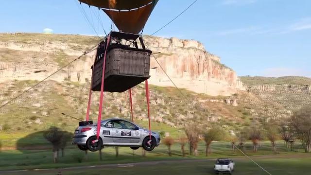 İlginç anlar! Aksaray'a gelen yabancı ralliciler otomobil uçurdu