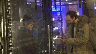 Güzel oyuncu Sezin Akbaşoğulları dudak dudağa görüntülendi