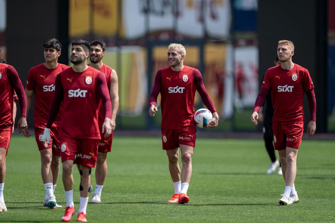 AA-20250512-37923080-37923062-GALATASARAY_TRABZONSPOR_MACININ_HAZIRLIKLARINI_SURDURDU