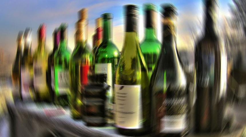 Katliam devam ediyor: Sahte içkiden hayatını kaybedenlerin sayısı 109'a çıktı!