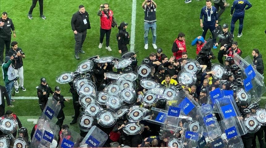 Olaylı derbi sonrası Oosterwolde ve Mert Müldür hakkında zorla getirme kararı!