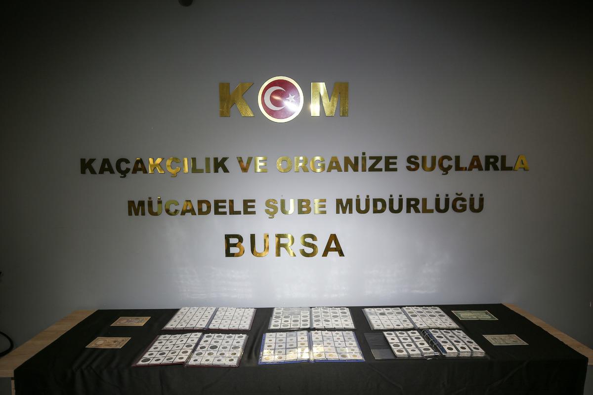 Bursa'da tarihi eser niteliği taşıyan 1013 para ele ge&ccedil;irildi