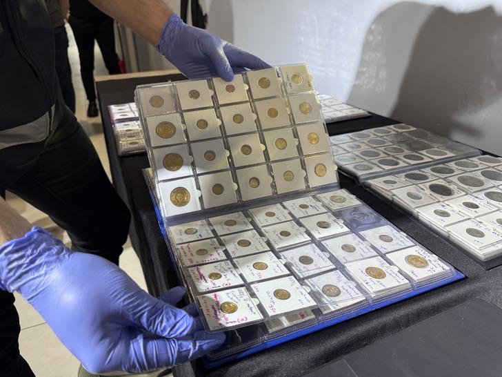 Bursa'da tarihi eser niteliği taşıyan 1013 para ele geçirildi G3