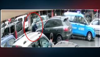 Trafik terörü! 'Vekil aracı' deyip tehdit etti, aracı üstüne sürdü