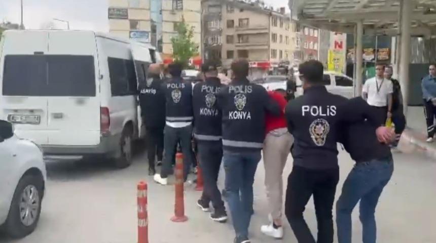 Sosyal medyada silah teşhir edenlere operasyon: 14 gözaltı
