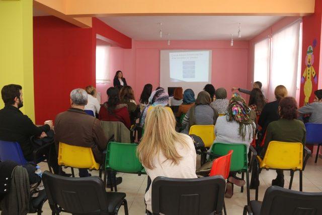 Bağlar Belediyesinde çocuk hakları semineri