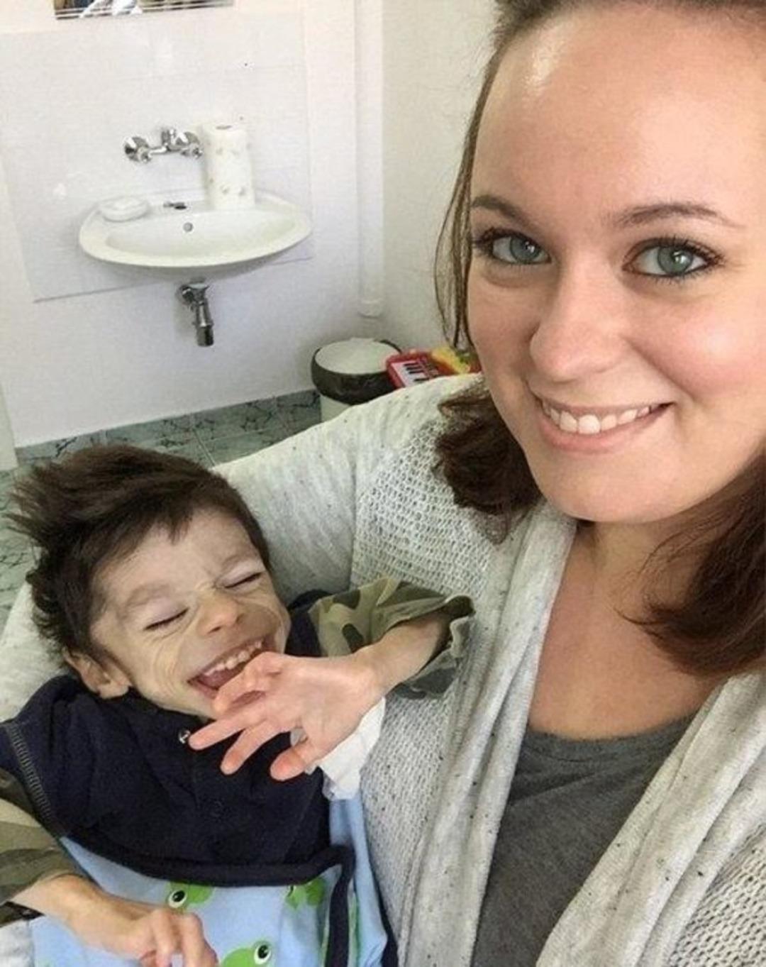 &Ouml;l&uuml;m&uuml;n eşiğinden &ccedil;ekip &ccedil;ıkardılar