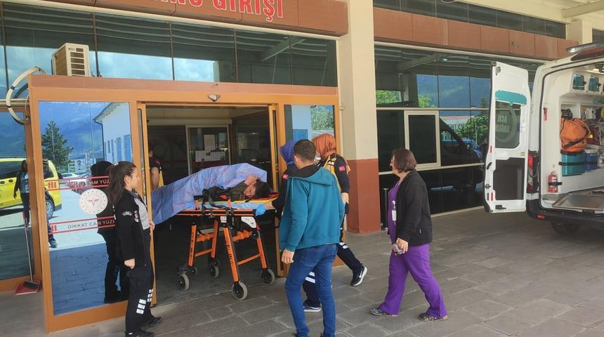 Çoban, omzundan düşen av tüfeği ateş alınca sırtından yaralandı