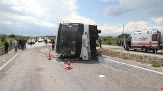 Konya'da yolcu otobüsü devrildi, 13 kişi yaralandı