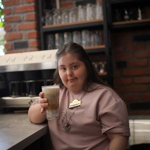 Esenyurt'ta özel bireylerin çalıştığı Menekşe Engelsiz Kafe hizmete açıldı