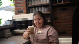 Esenyurt'ta özel bireylerin çalıştığı Menekşe Engelsiz Kafe hizmete açıldı