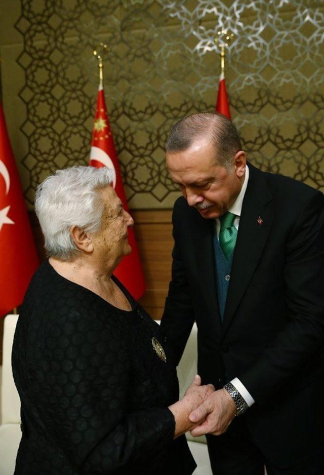 Tokatlı sanat tarihçisi, ödülünü Cumhurbaşkanı Erdoğan’ın elinden aldı