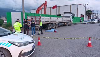 Tırla çarpıştı! 16 yaşındaki sürücü hayatını kaybetti