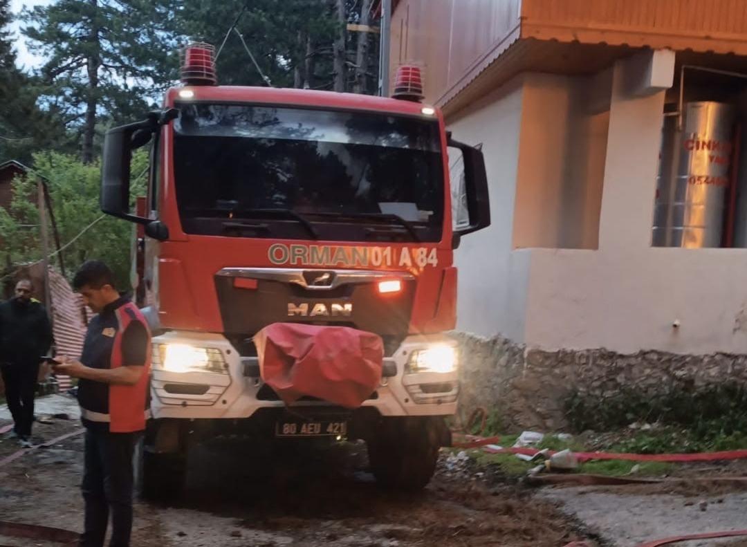 Osmaniye de korkutan yangın! Rüzgarın etkisiyle 3 eve daha sıçradı 2