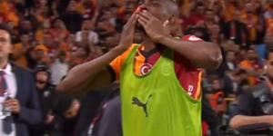 Tribünlerden olay hamle, Osimhen yedek kulübesinden çıktı ve cevap verdi! 