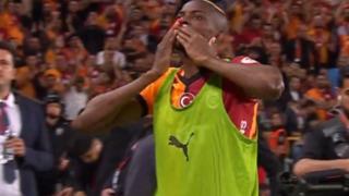 Ziraat Türkiye Kupası finalinde Galatasaray tribünlerinden olay hamle, Osimhen yedek kulübesinden çıktı ve cevap verdi! 