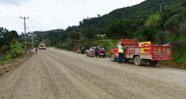 Kumluca- Antalya yolunda heyelan devam ediyor