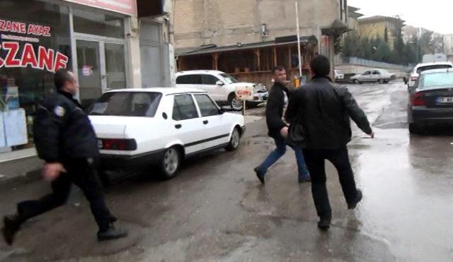 Sağlık kontrolüne götürülen şüpheli, polisin elinden kaçtı