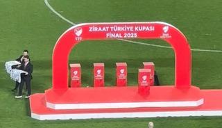 Trabzonspor'dan kupa seremonisinde ilginç protesto!